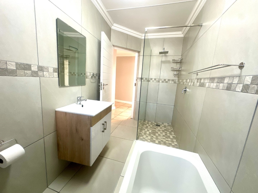 6 Bedroom Property for Sale in Denver Park Western Cape